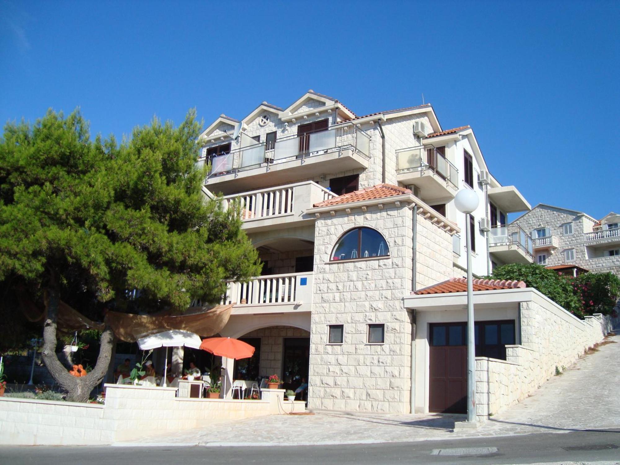 סומרטין Villa Adagio Apartments מראה חיצוני תמונה