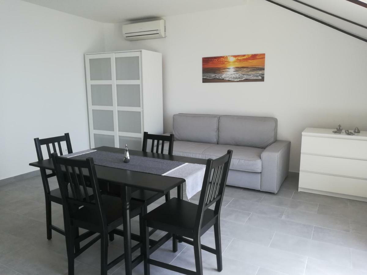 סומרטין Villa Adagio Apartments מראה חיצוני תמונה