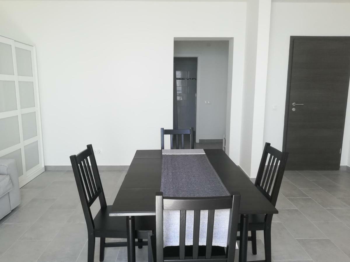 סומרטין Villa Adagio Apartments מראה חיצוני תמונה